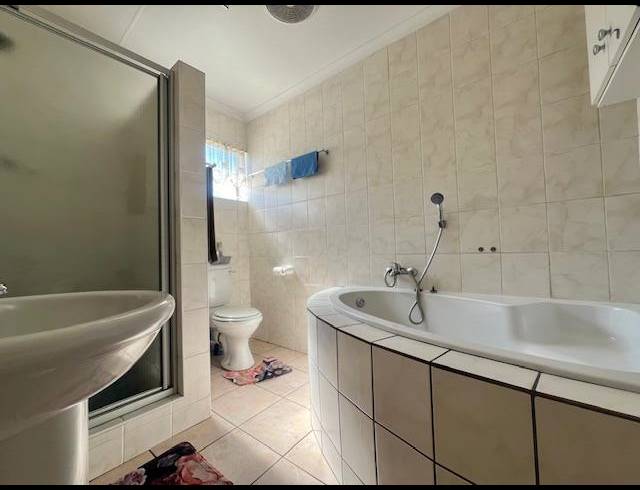 3 BEDROOM FREEHOLD FOR SALE IN ALBERTON NORTH